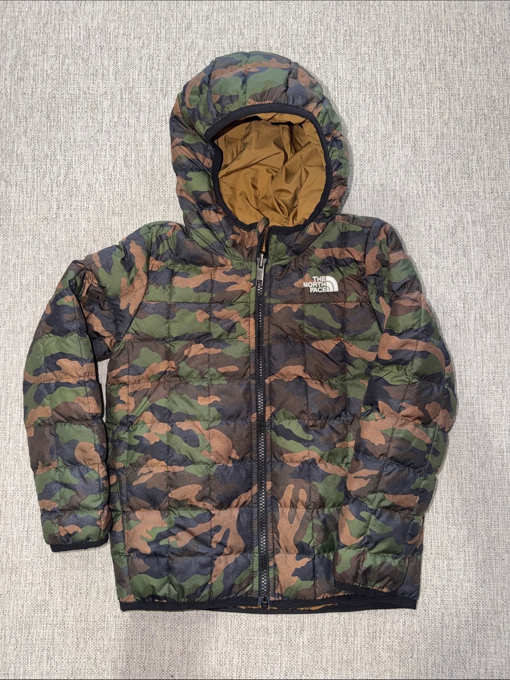 THE NORTH FACE REVERSIBLE PUFFER JACKET SIZE 6